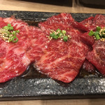 焼肉 皐月 - 左からカルビ、ロース、ハラミ