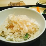 銀座 よし澤 - 食事　スズキと枝豆と新生姜の土鍋ごはん