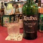 アイラウイスキーとクラフトビール BAR 下手の横好き - ARDBEG TENのロック