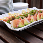 レストラン アンバー - 生ハムメロンとサーモンマリネ