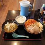 ラーメン パワースポット - つけ麺大盛、辛玉目立ってます