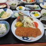 旅館 吉野 - 料理写真:お待ちかねの夕食、先日は宿坊だったのでなんか凄く豪華に感じました。
