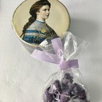 Confiserie de Vienne - 皇妃エリザベートの描かれた箱入りは 50g、袋入りは15g