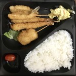 Kushikatsu Tanaka - 海鮮弁当(エビ2本・キス・ホタテと魚介の串)980円