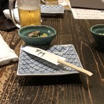 和食居酒屋　旬門 - 付出しの鰻ときゅうりの酢の物  生ビール