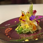 ラール・エ・ラ・マニエール - ◆前菜1 
                                20種の無農薬野菜とエディブルフラワーの生け花 