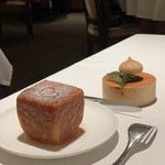 ラール・エ・ラ・マニエール - ◆セップ茸パウダー入りバター
      自家製ミルクパン 