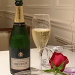 ラール・エ・ラ・マニエール - ◇シャンパン
      アンリオ　ブリュット スーヴェラン　【ジェロボアム】
      