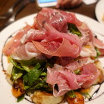 シエル ブルー - プロシュート生ハムと果実のサラダ