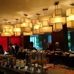 Sheraton CLUB lounge -  和洋中   ブッフェ  ないもの が 多過ぎ
      入れ替え  遅すぎ
      待たされた 挙げ句 入っても 食べ物 が ない (-.-)