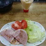 伊勢屋酒店 - ハムステーキ。