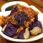 杭州小籠湯包 - 茄子と青唐辛子の炒め物