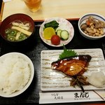 まんじ - 上空から　ぶりの照焼定食