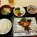 まんじ - 上空から　ぶりの照焼定食