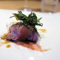 RISTORANTE IL NODO - 北海道蝦夷豚ヒレ肉　新玉ねぎの全て　渡辺農園摘み草