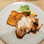 MINORI RESTAURANT & BAR - 鶏胸肉ソテー　スパイシーなバルサミコソース全景