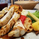 ミノリ レストラン＆バル - 鶏胸肉ソテー　スパイシーなバルサミコソース