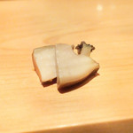 鮨 尚充 - 根室黒あわび、肝つけ