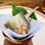 温石 - 釣り立て鮎を数時間天日に干して、揚げたもの
