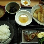 Yoi Tei Hassou - 700円の豪華な昼の定食