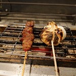 串焼き屋台 鶴橋男串 - とり肝・丸にんにく