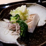 にい留 - 香の物まで手抜き無し。長芋は表面を炙って口当たりよく