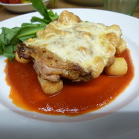 Trattoria VICINO - 薩摩赤鶏のチーズ乗せオーブン焼き