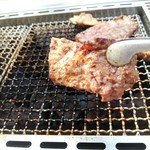 焼肉の名門 天壇 - 食べやすいサイズにカット