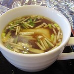 九龍 - 麻婆飯定食 の スープ