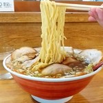 恵比寿 - 恵比寿＠五泉　チャーシューメン 大　麺リフト