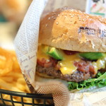 BESNUG - AVOCADO SALSA CHEESE BURGER。