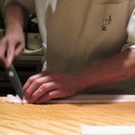 にい留 - 鱧の骨切り　じゃりじゃり音がします