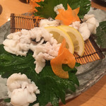 いわし屋 - 鱧の湯引き梅肉で     美味すぎる