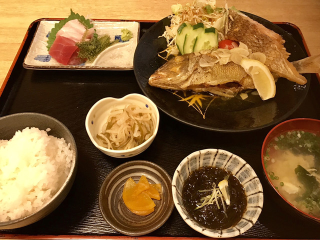 奥武島海産物食堂 おうじまかいさんぶつしょくどう 南城市 魚介料理 海鮮料理 食べログ