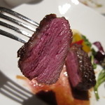 アルジェント - 軽い燻製にした鴨胸肉のロースト