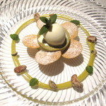 アルジェント - ピスタチオのブディーノ　苺のエスプーマ