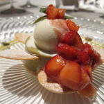 アルジェント - ピスタチオのブディーノ　苺のエスプーマ