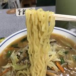 まるた食堂 - 麺のアップ