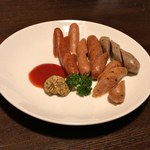 たべてや座間巣 - ソーセージ盛合せ