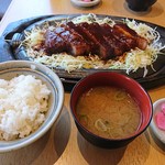 名古屋名物 みそかつ 矢場とん - 鉄板とんかつ定食　1,836円