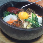 韓国惣菜　ヤマイチ - 石焼ビビンバ680円
