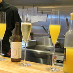 RISTORANTE IL NODO - 3人三様のドリンク　自家製りんごのジュース・京都のスパークリング・黄金柑の手絞りジュース