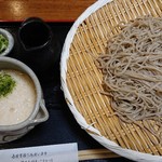 手打そば やっこ - とろろにつゆを入れて濃さを調整できます 細麺のみ