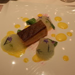 グランド ダイア - ノルウェーサーモンのミ・キュイ サフランクリームソース