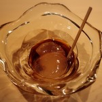 てんぷら　成生 - 掛川のサトウキビ蜜をかけた葛餅