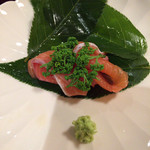 松川 - サクラマス、花山椒、桜の葉で包んで