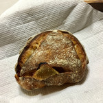 パンやきどころ RIKI - ふじりんごとセミドライアプリコット ¥250+税