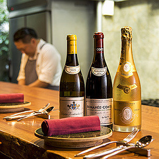 Over 200 types of French wine ♪ Non-alcoholic drinks also available