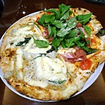 Pizzeria del Re - クアトロフォルマッジとデ・ルレのハーフハーフ