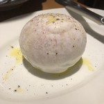 Italian Kitchen VANSAN - 生モッツァレラチーズとチェリートマトのカプレーゼ①